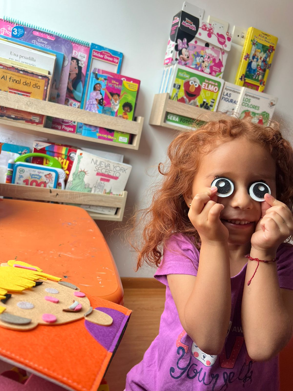 Valé Learn and Play Homepage | Child Playing with Book